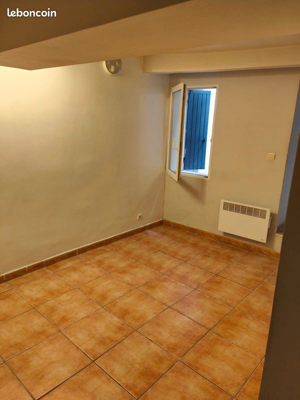 Appartement 1 pièce 15 m² · à Salon-de-Provence · 14,6 m² · 450 €