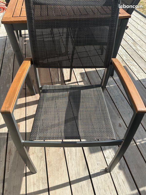 Table d’extérieur et chaises (image 2)