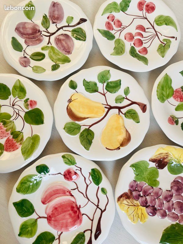 Assiette vintage en barbotine, au joli décor à relief de fruits, rare et tendance (image 11)
