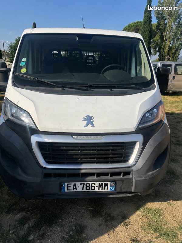 Peugeot boxer plateau avec ridelle (image 1)