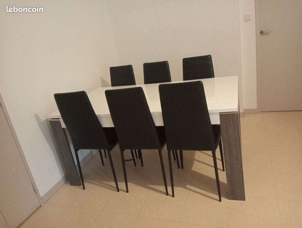 À SAISIR : Superbe Table Extensible Blanche & Grise + 8 Chaises Noires – ✨ TOUJOURS PROTÉGÉE & État Nickel ✨ (image 3)