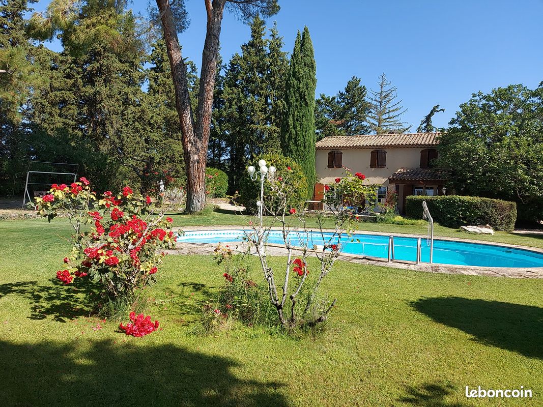 Maison 6 pièces 159 m² · à Cucuron · 159 m² · 895 000 €
