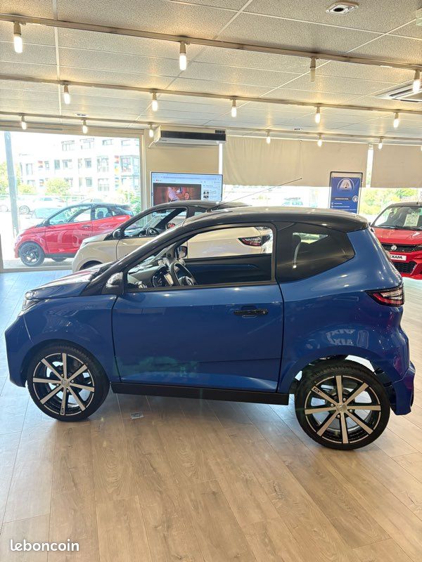 Voiture sans permis AIXAM CITY GTO Bleu Saphir (image 2)