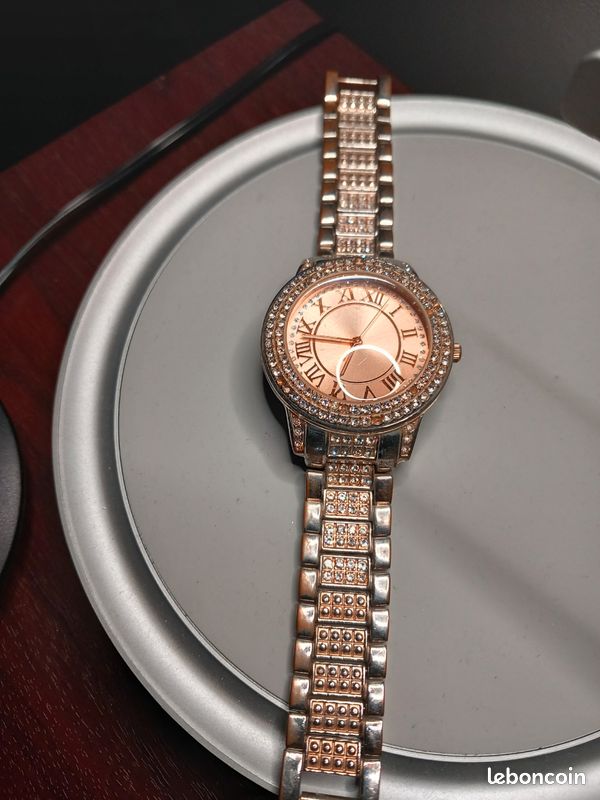 Montre homme 7 euro ou montre femme 7 ou les deux 10
Mettre une pile dans chaque (image 1)