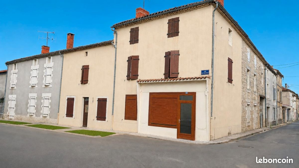 Maison 8 pièces 129 m² · à Mansle-les-Fontaines · 129 m² · 84 000 €