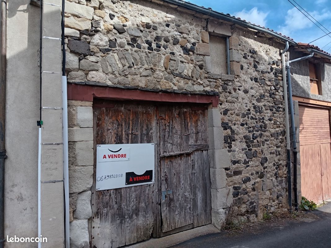 Maison 1 pièce 150 m² · à Chanonat · 150 m² · 70 000 €