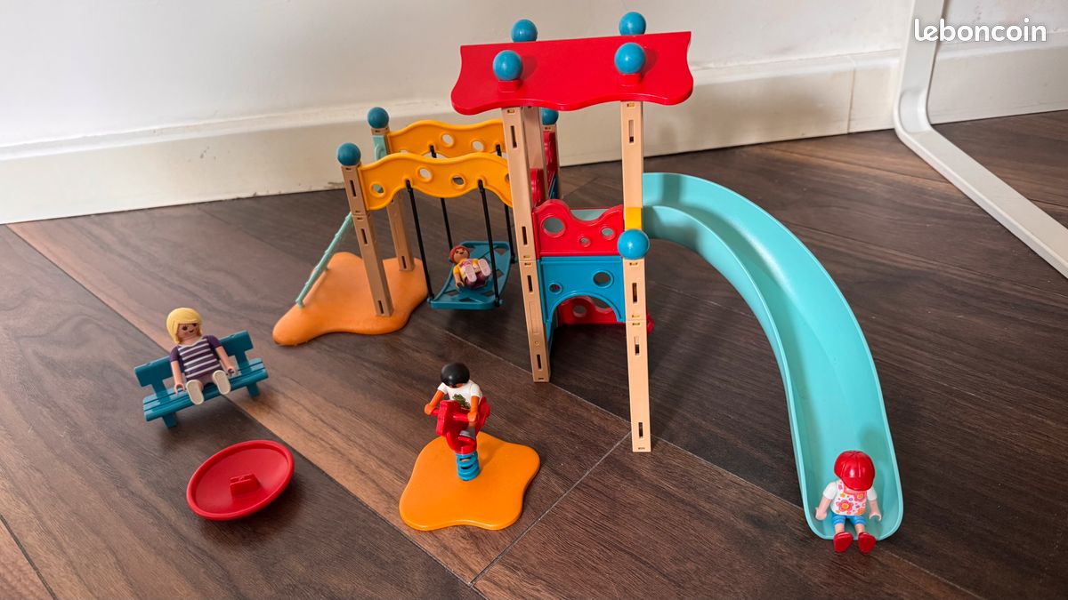 Playmobil - Familly Fun - Parc de Jeu avec Toboggan Coloré - 9423 (image 2)