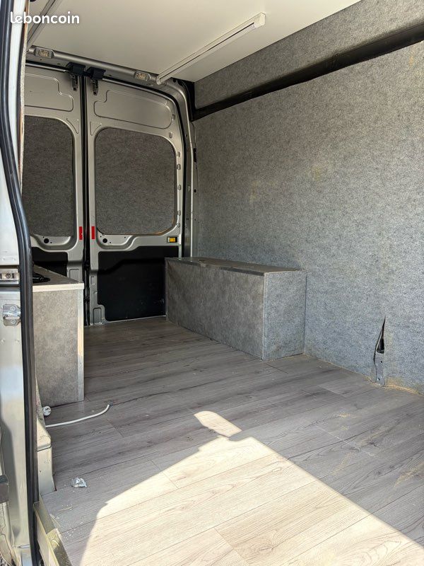 Ford transit (image 2)