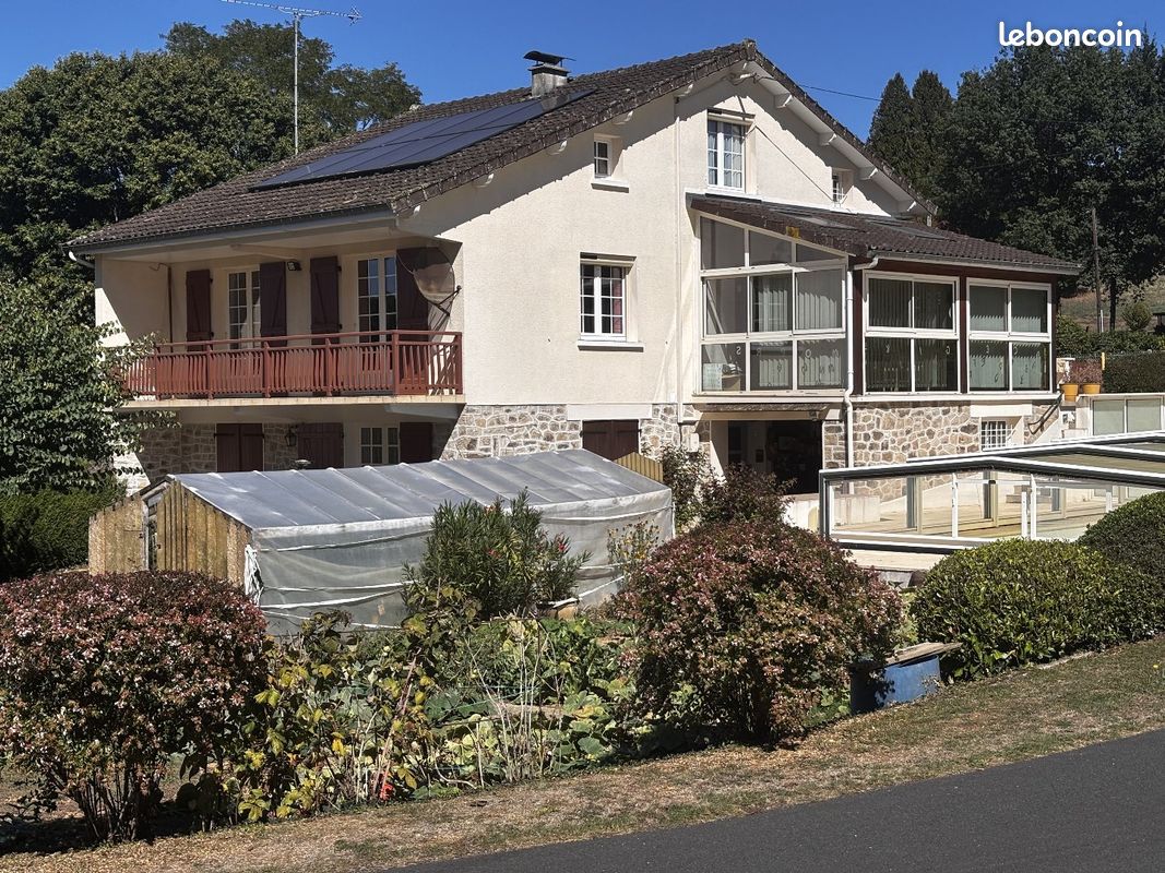 Maison 8 pièces 168 m² · à Chamberet · 168 m² · 180 000 €