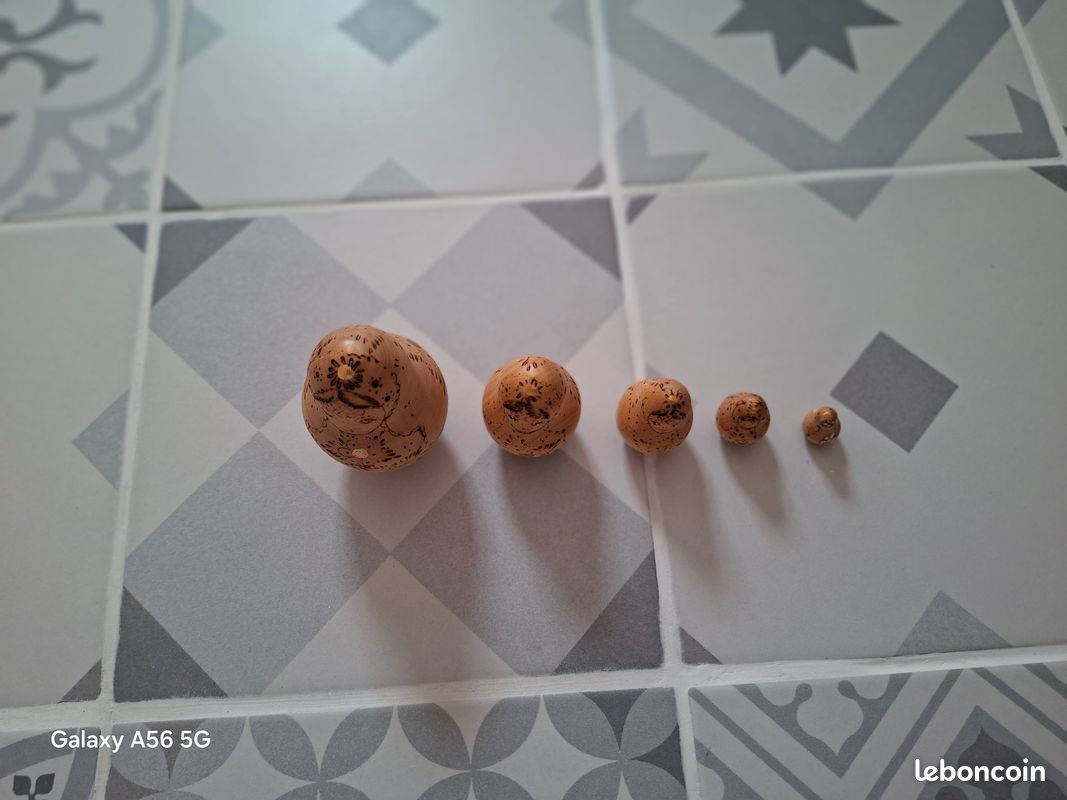 Poupées russes gigognes (Matriochkas) en bois brut gravé – Très bon état (image 2)