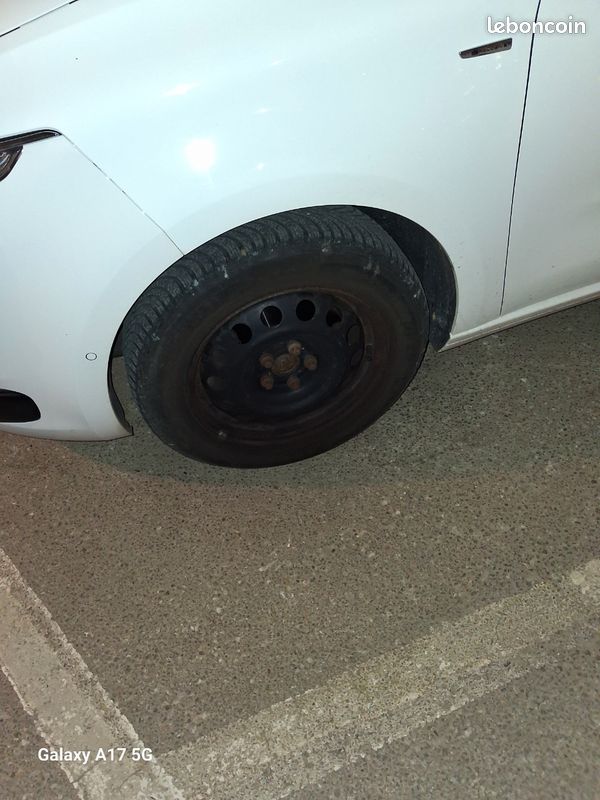 Lot De 4 Pneus Neige Continental Pour Citroën C4 Picasso - Taille 17 Pouces, Neufs (peut Avoir De Légers Défauts)