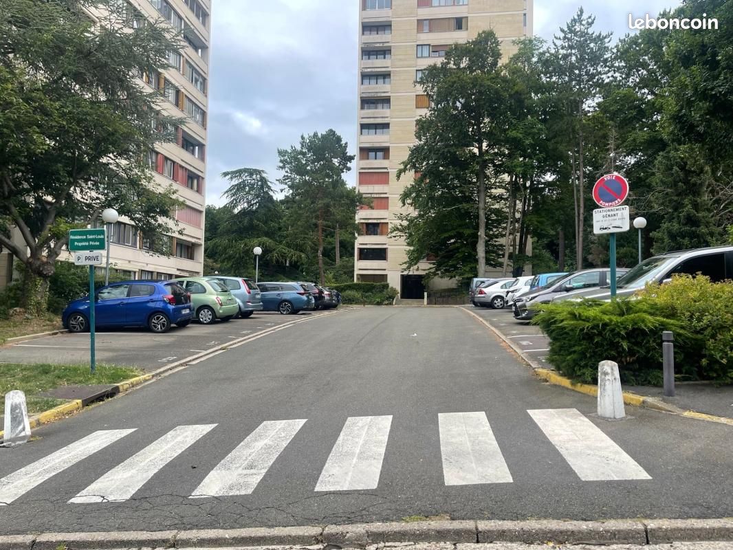 Parking Poissy · 61 €/mois