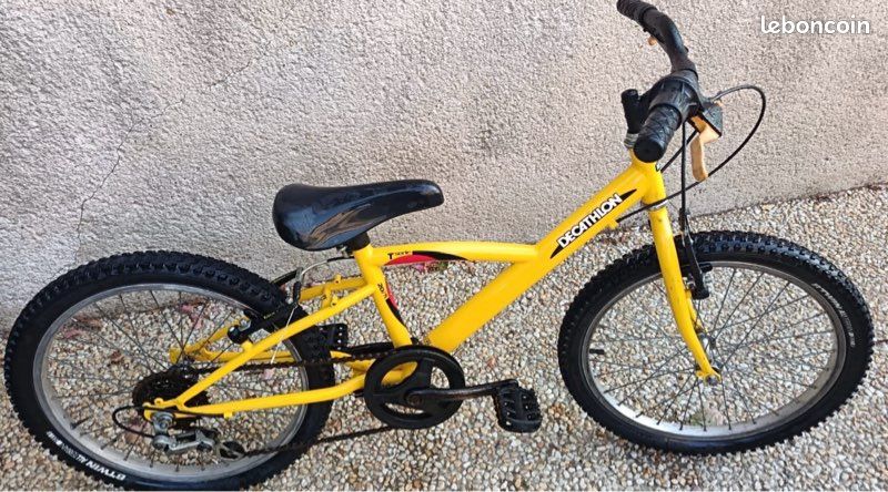 Vélo décathlon 20 pouces avec 5 vitesses en bon état et vérifié et béquille à 45 (image 1)