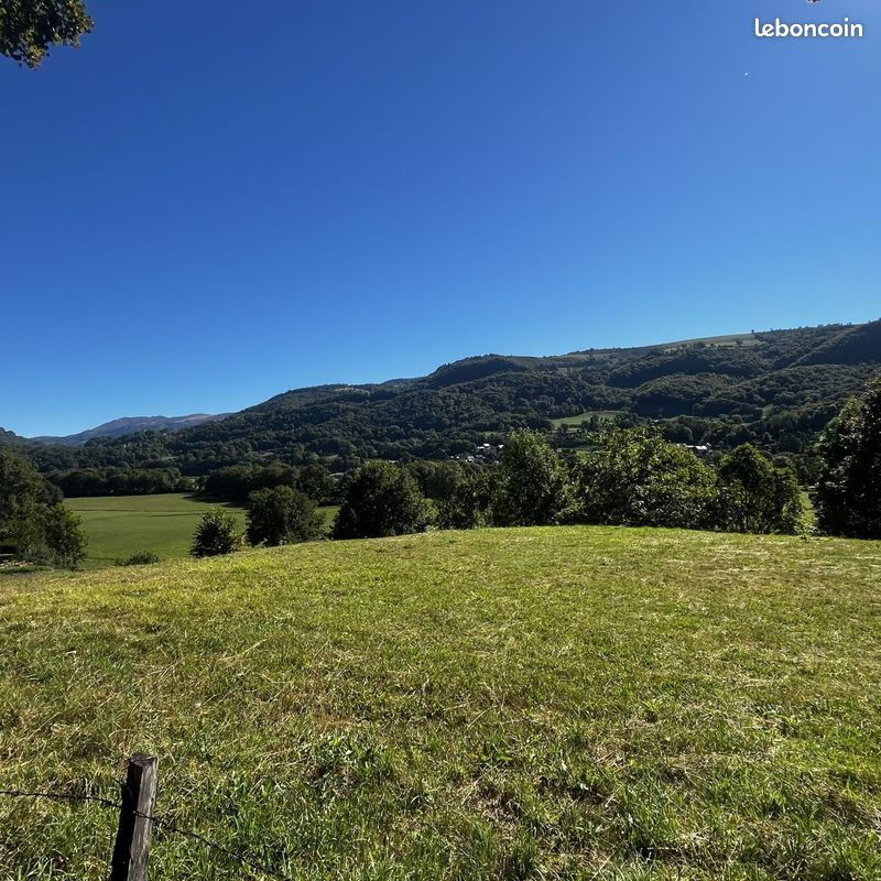Terrain à bâtir de 2130 m² à VIC-SUR-CERE (15) · à Vic-sur-Cère · 40 000 €