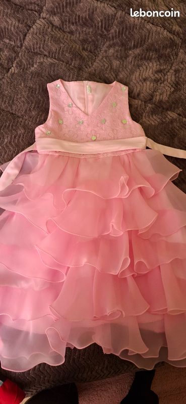 Beaucoup de robes (image 4)