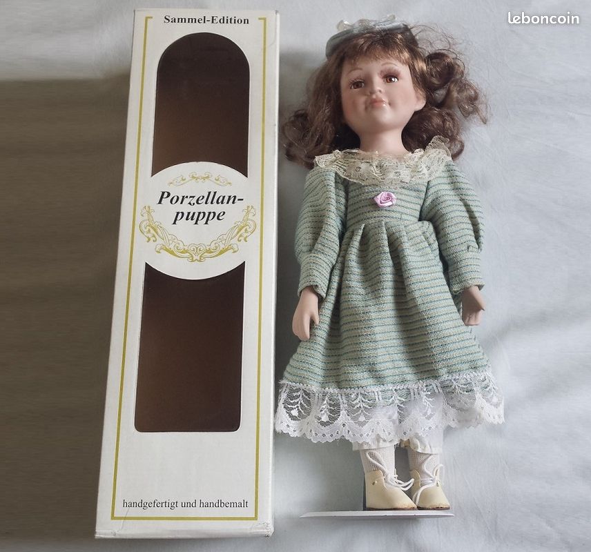 Poupée d'artiste poupée porcelaine doll 41 cm signée collector rare