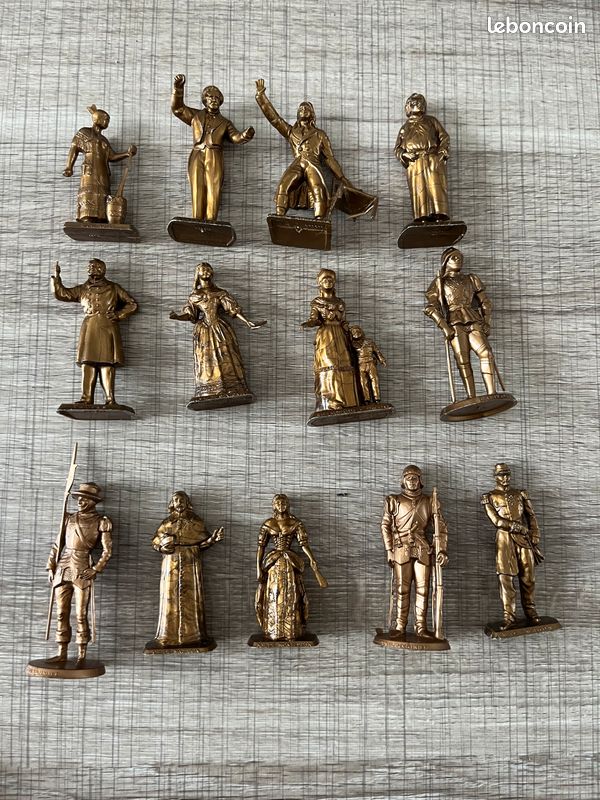 Lot de figurines Mokarex Pièces d'échec Personnages du Moyen Lot de figurines Mokarex Pièces d'échec Personnages du Moyen