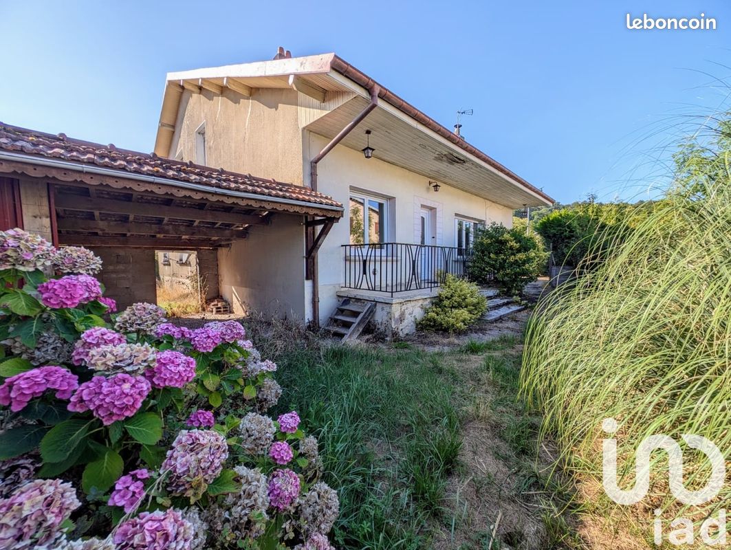 Maison 9 pièces 179 m² · à Relanges · 179 m² · 132 000 €