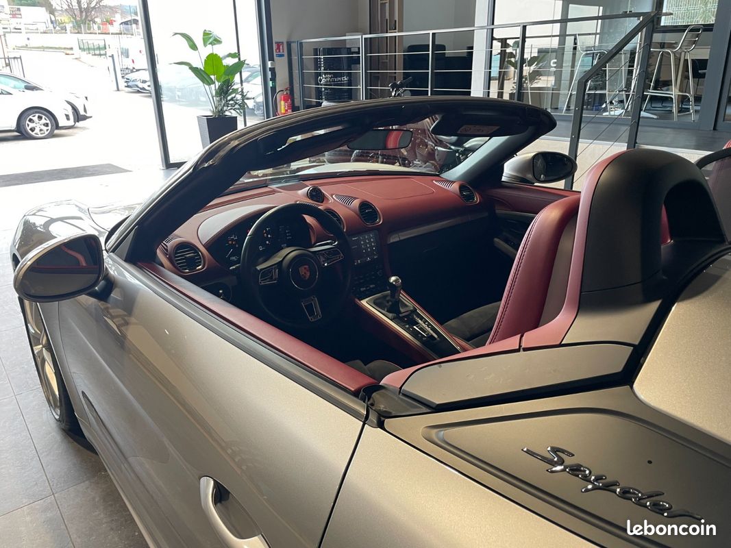 PORSCHE 718 SPYDER 4.0i 420 ch - PORSCHE APPROVED 12/2026 - BOSE - CARPLAY - INTERIEUR SPYDER CLASSIC HERITAGE - CAMERA (image 18)