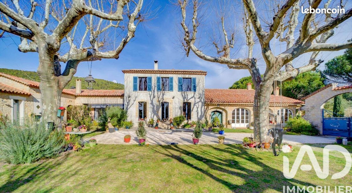 Maison 21 pièces 660 m² · à Solliès-Pont · 660 m² · 1 290 000 €