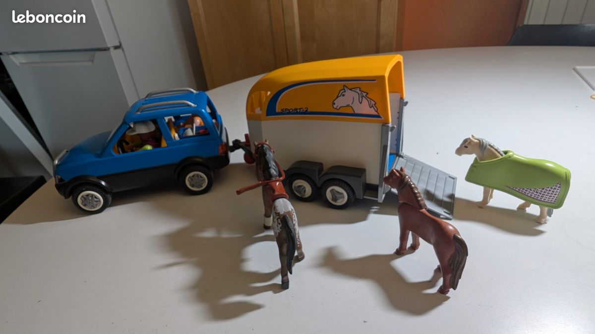 PLAYMOBIL – Voiture + remorque à chevaux SPORT-2 + chevaux et personnages (image 3)