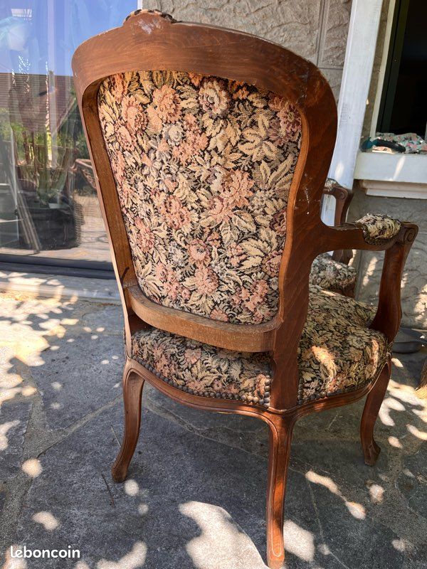 Paire De Fauteuils Louis XV - Bois Sculpté Et Tissu Floral Rose/Beige (Neufs)