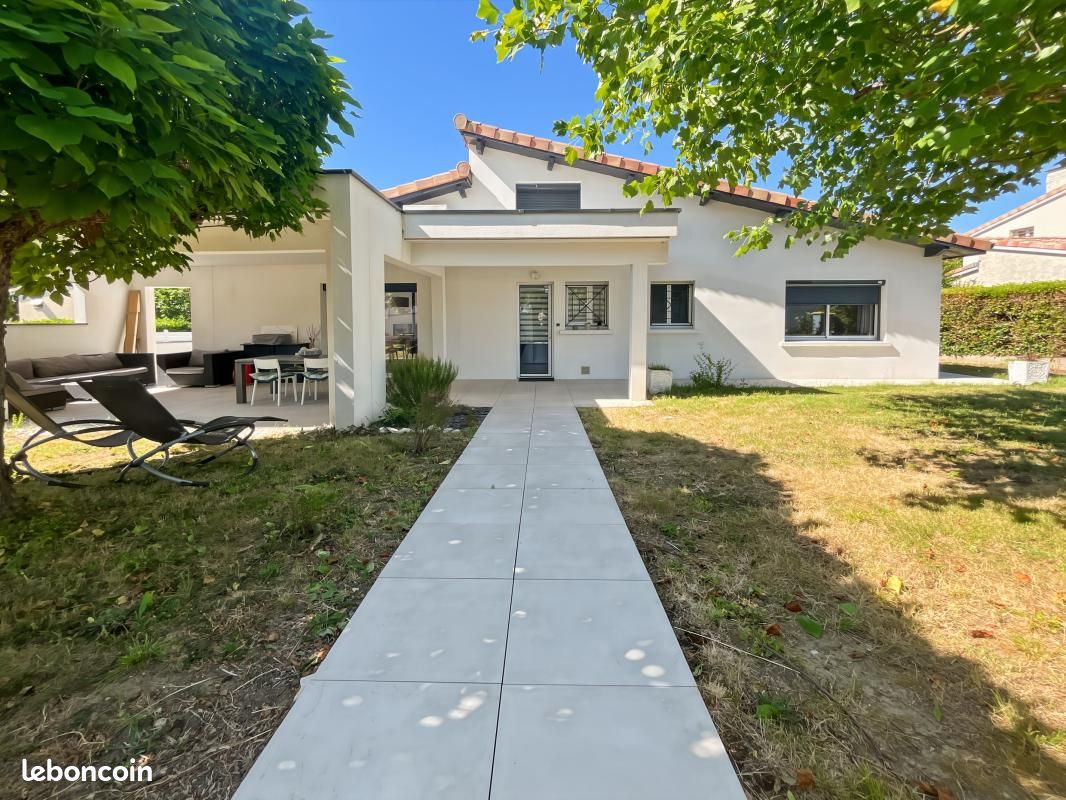Maison 5 pièces 155 m² · à Ayguesvives · 155 m² · 483 000 €