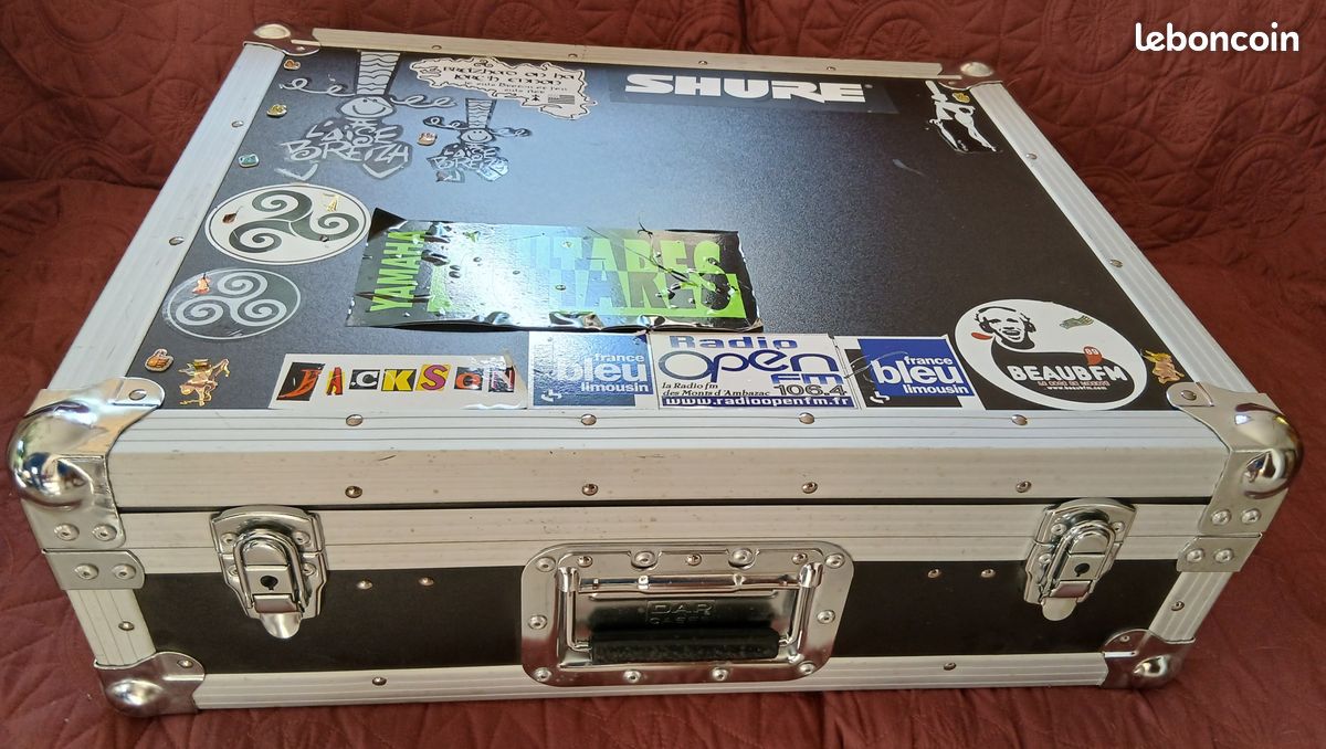 Matériel de sonorisation musique yamaha MG124Ctable de mixage 6 entrées avec câbles et valise métallique de transport (image 3)
