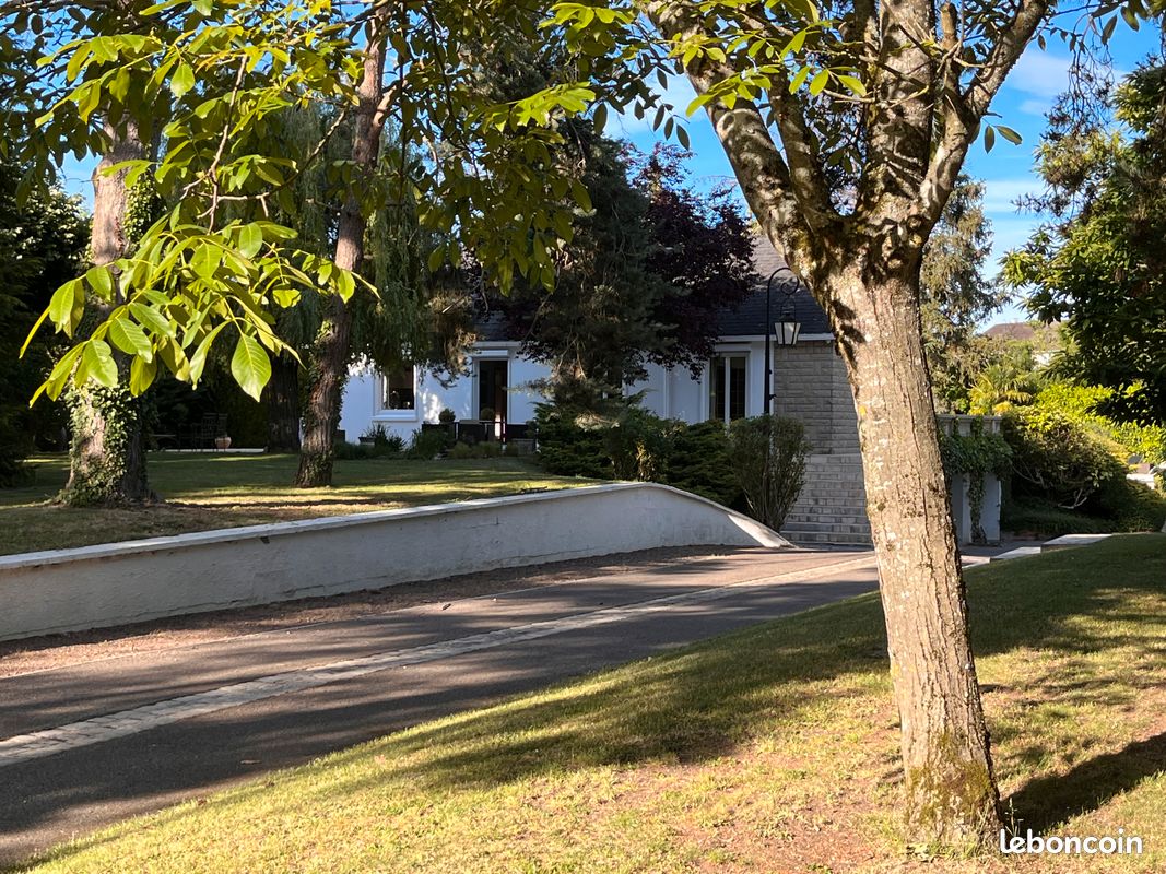 Varennes-Vauzelles – Maison d’exception avec piscine et jardin arboré. Tennis (image 3)
