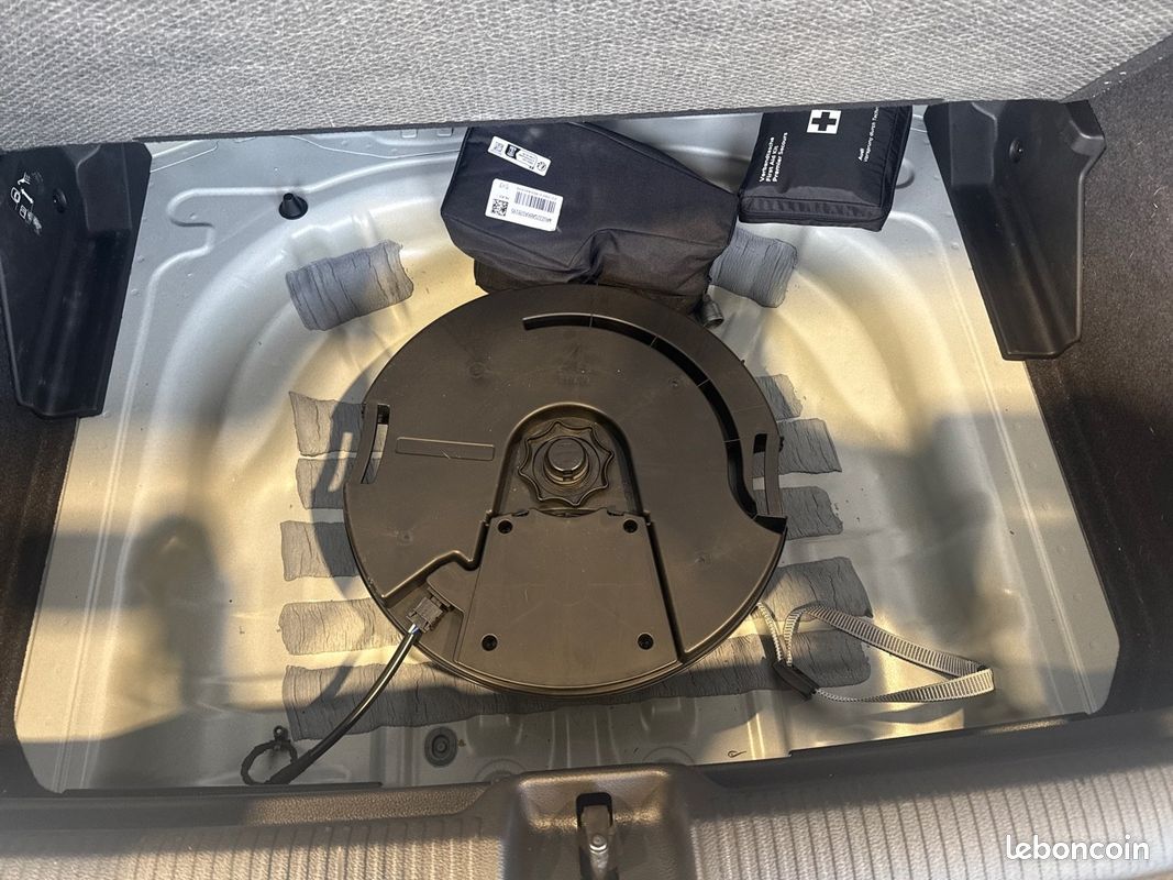 AUDI Q2 35 TFSI 150 S tronic 7 S line (image 24)