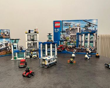 Lego City 2014 Police Station 60047 LEGO CITY POLICE STATION