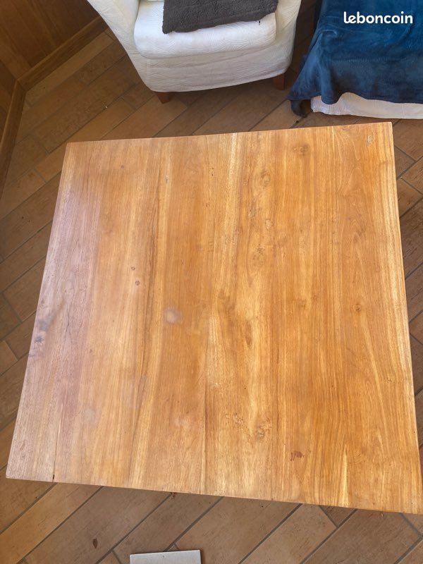 Table basse en bois brute sculptée (image 3)