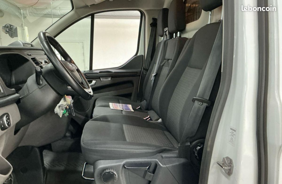 Ford Transit Custom FOURGON 320 l1h1 2.0 TDCi 130 Trend (image 4)