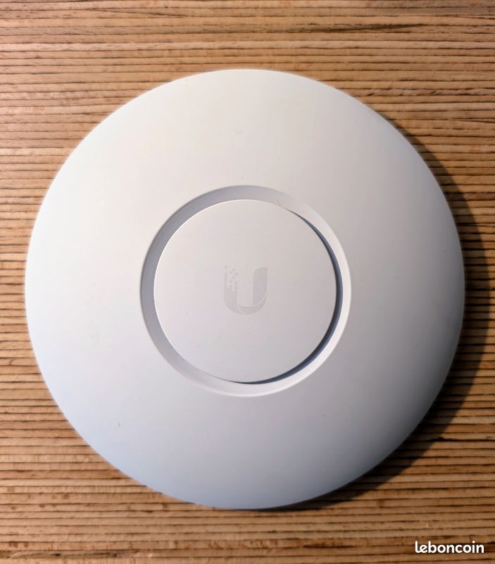 Ubiquiti UniFi NanoHD - Point d'accès Wifi 2.4 et 5GHz - 1733Mbps - Injecteur PoE fournit (image 1)