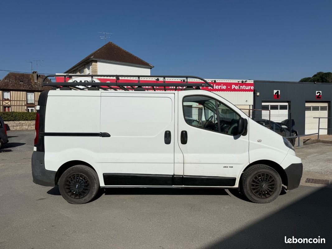 Renault TRAFIC 2.0dci 115 2eme main tres propre (image 8)