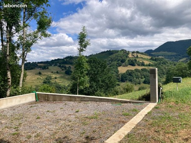 Cabane sur T. 2200m2 à Neuilh très accessible