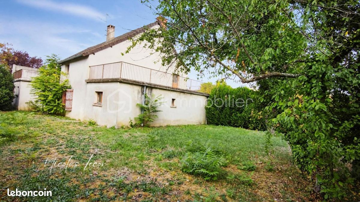 Immeuble 10 pièces 235 m² · à Blet · 235 m² · 77 000 €