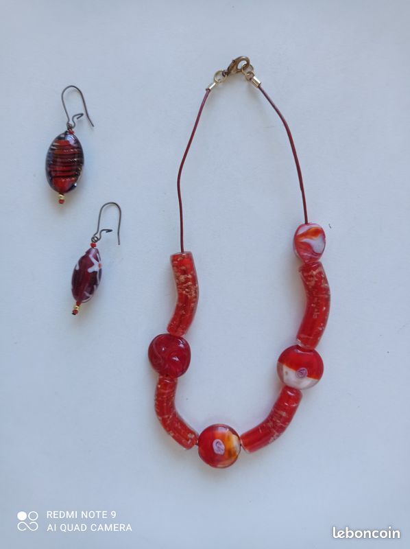 Colliers et boucles d'oreilles (image 2)
