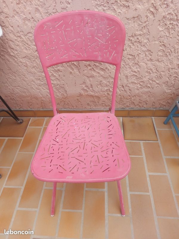 Chaise en fer originale (image 1)