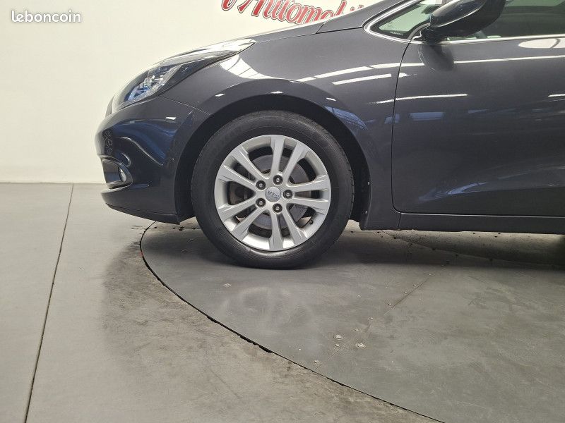 Kia CEE'D 1.6 crdi 128 ch Active Visio / Toit pano / Régulateur / Radar / 1ère main / (image 11)