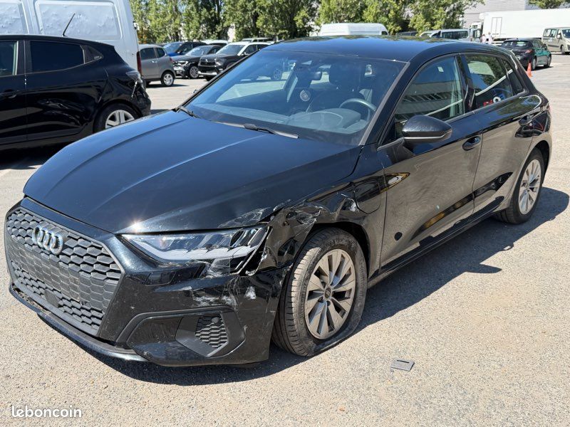 Audi a3 hybride 2024 endommagé CARTE GRISE OK ✅ (image 2)