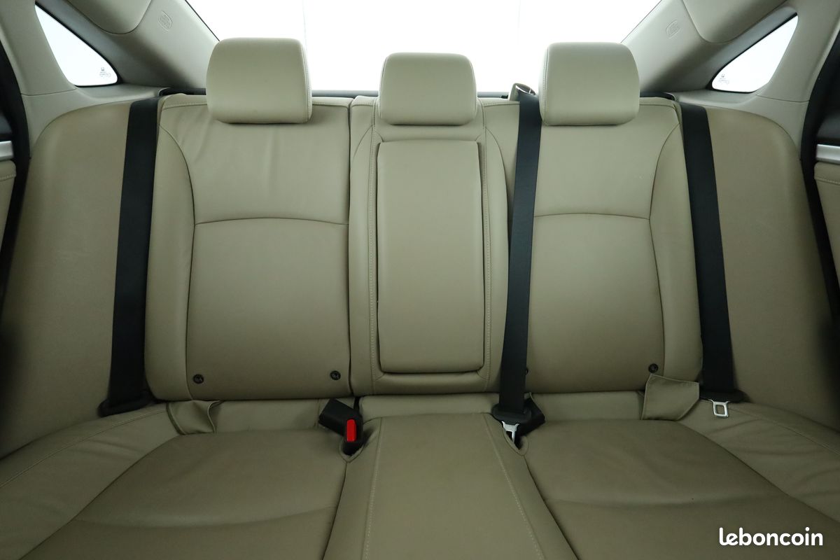 Honda Civic 1.6 i-DTEC Exclusive AT 4P 120 ch (image 9)