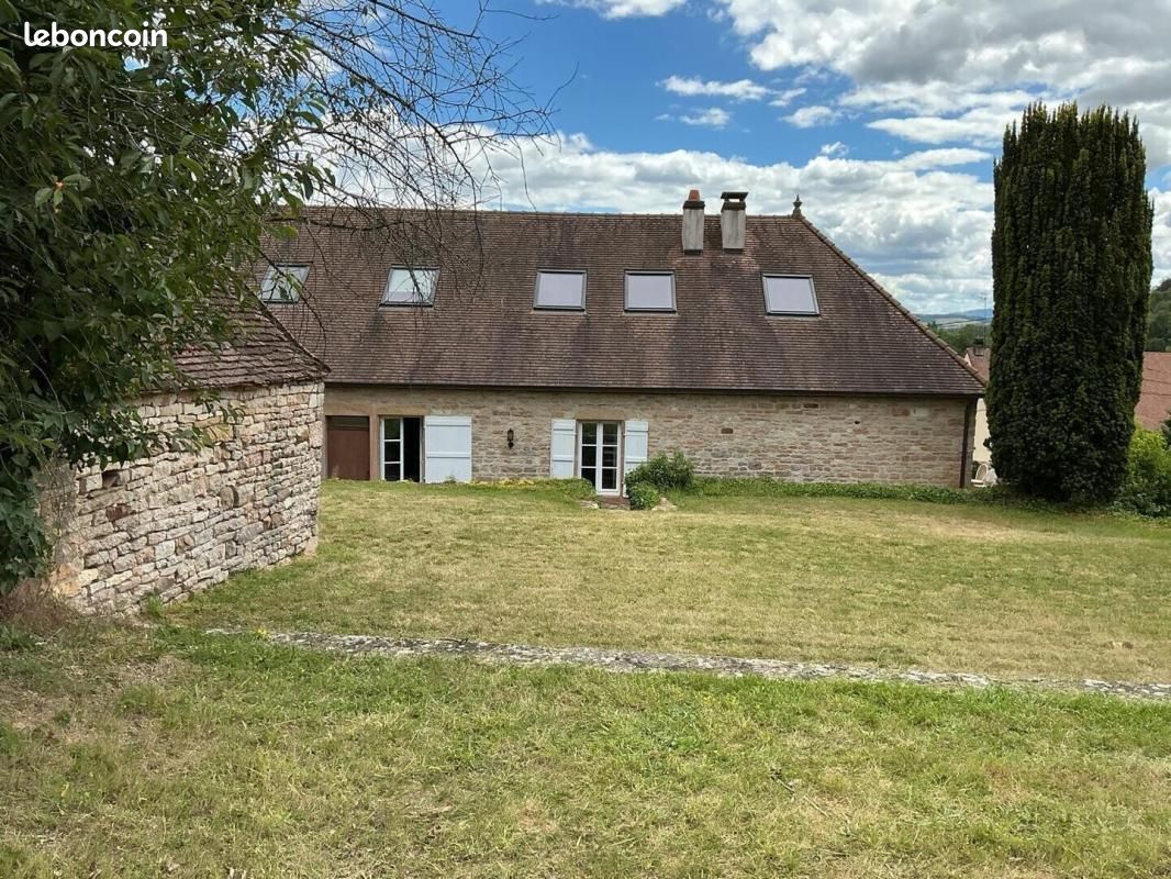 Maison 10 pièces 220 m² · à Saint-Gengoux-le-National · 220 m² · 314 000 €