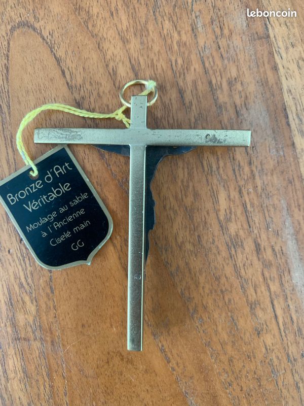 Crucifix en bronze (image 3)