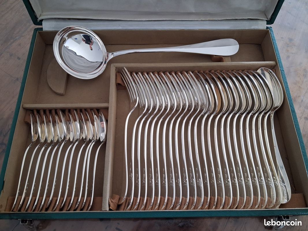 Service de couverts en argent Lappas, style Christofle 83 Pieces - En vente sur
