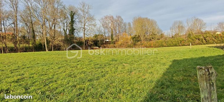 Terrain 2 576 m² Saubole