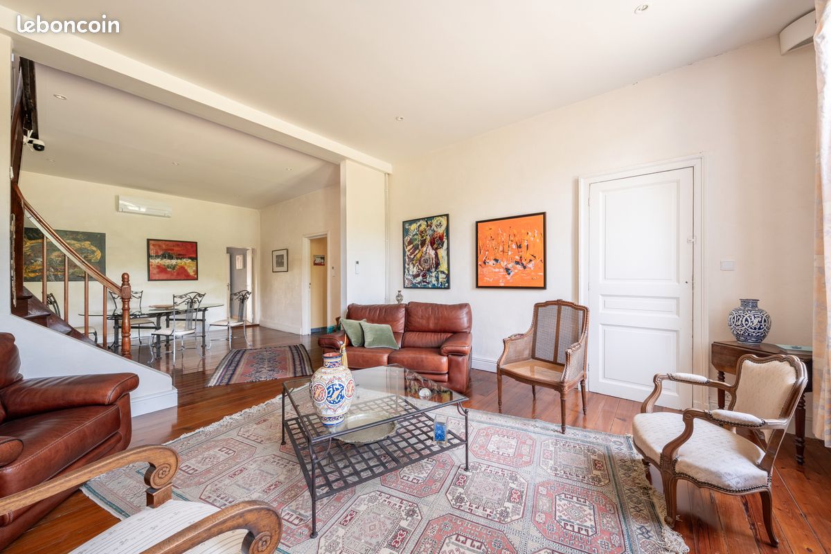 Maison 9 pièces 400 m² · à Ambès · 400 m² · 550 000 €