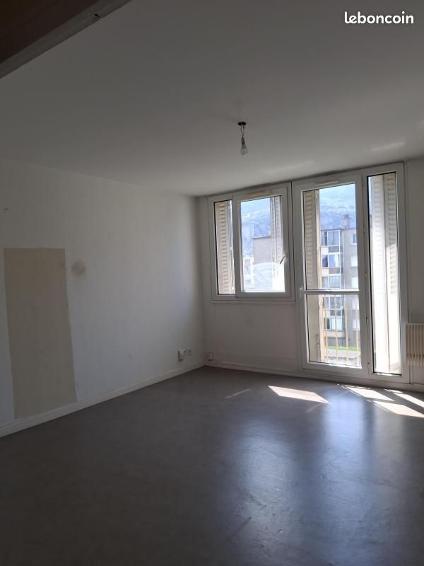 Appartement 3 pièces 64 m² · à Fontaine · 64 m² · 742 €/mois