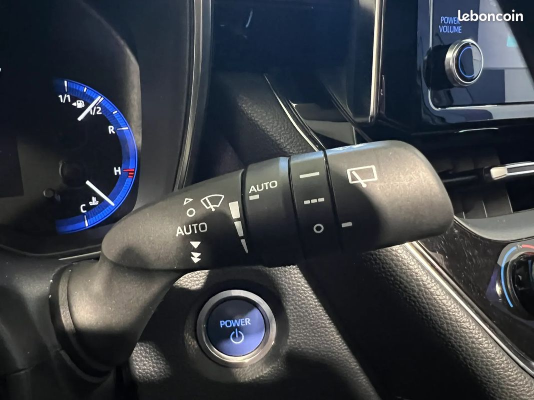 TOYOTA Corolla Touring Sport 2.0 Hybrid 184ch Design - TOIT OUVRANT - ENTRETIEN COMPLET TOYOTA (image 18)
