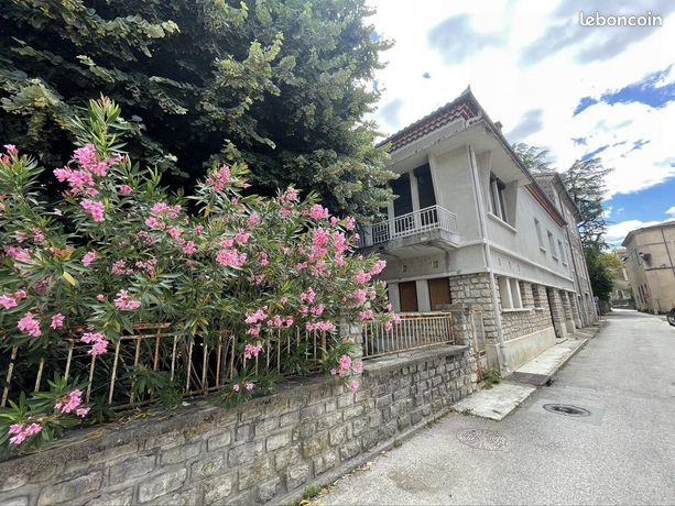 Maison 11 pièces 241 m²